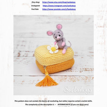 Micro Mouse in heart box