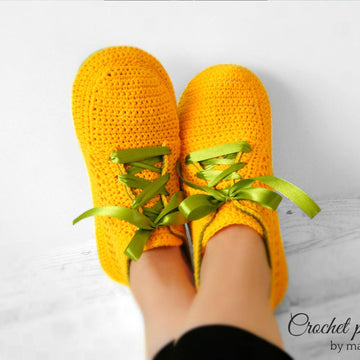 Short sneakers on flip-flop soles
