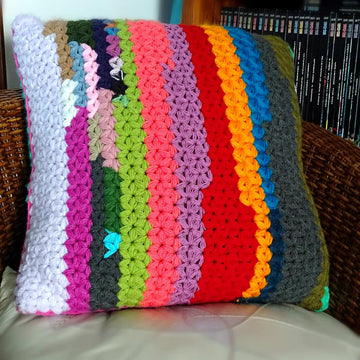 Pillow cover in jasmine stitch
