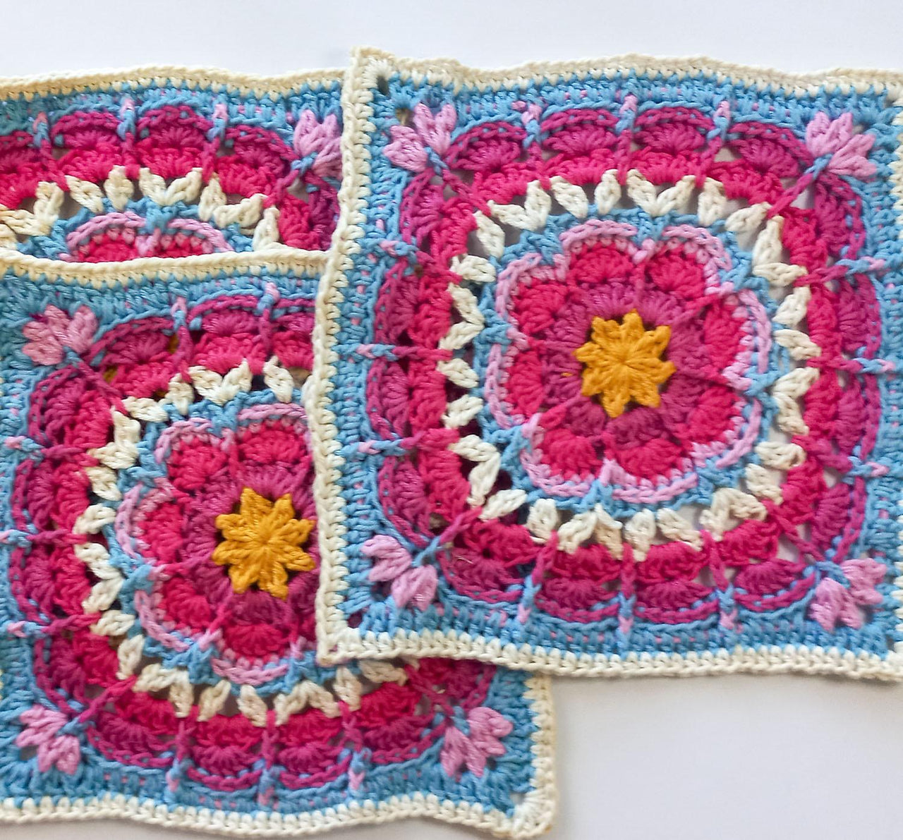 Twisted Crazy Daisy 9inch Square