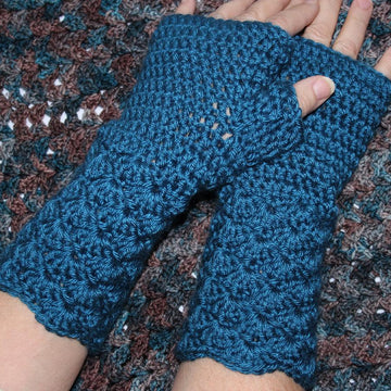 Shell Stitch Fingerless Mitts