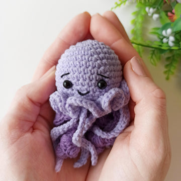 Jellyfish crochet pattern, small amigurumi sea creature pattern