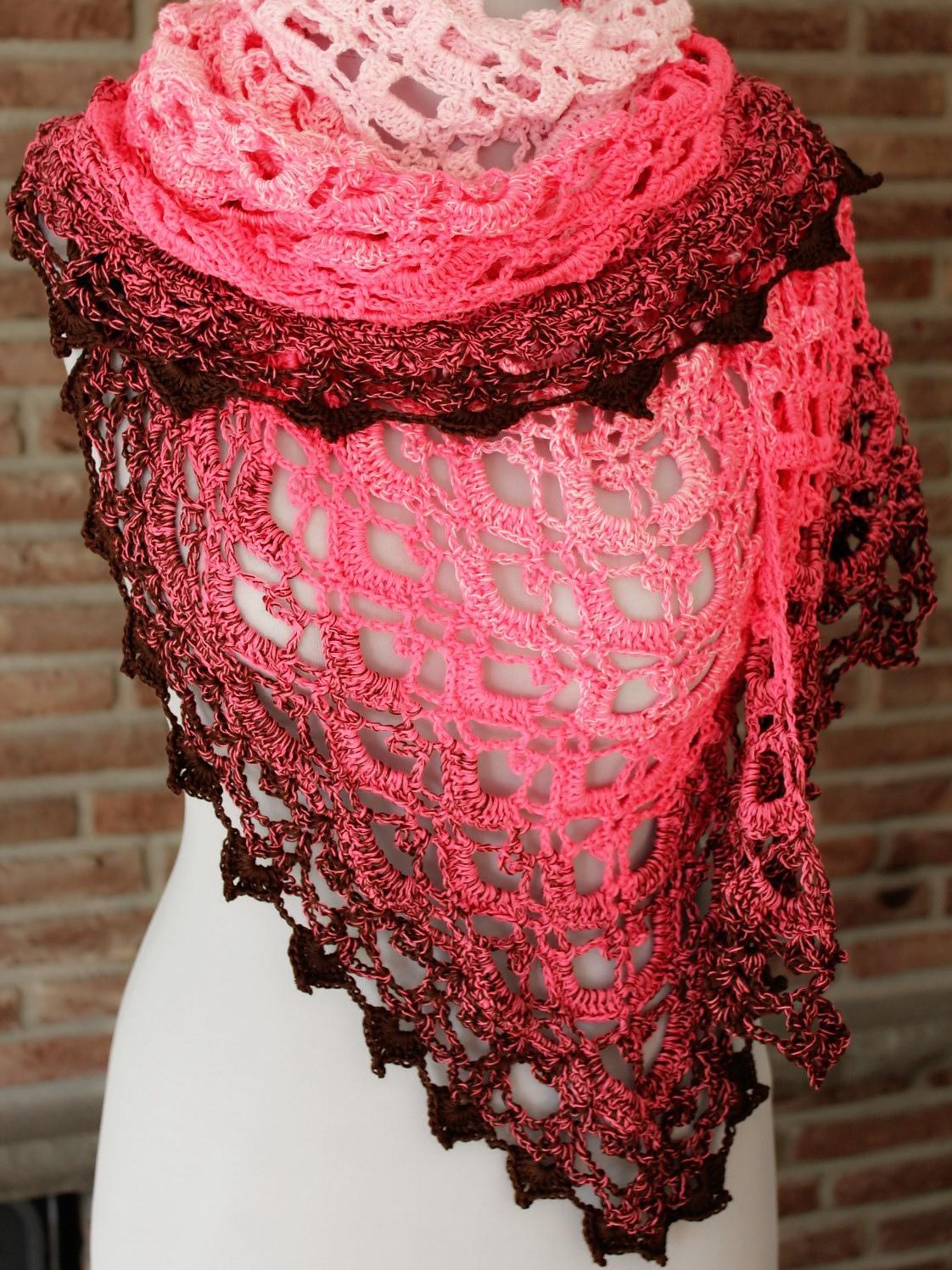 Triangular shawl "Cupcake"