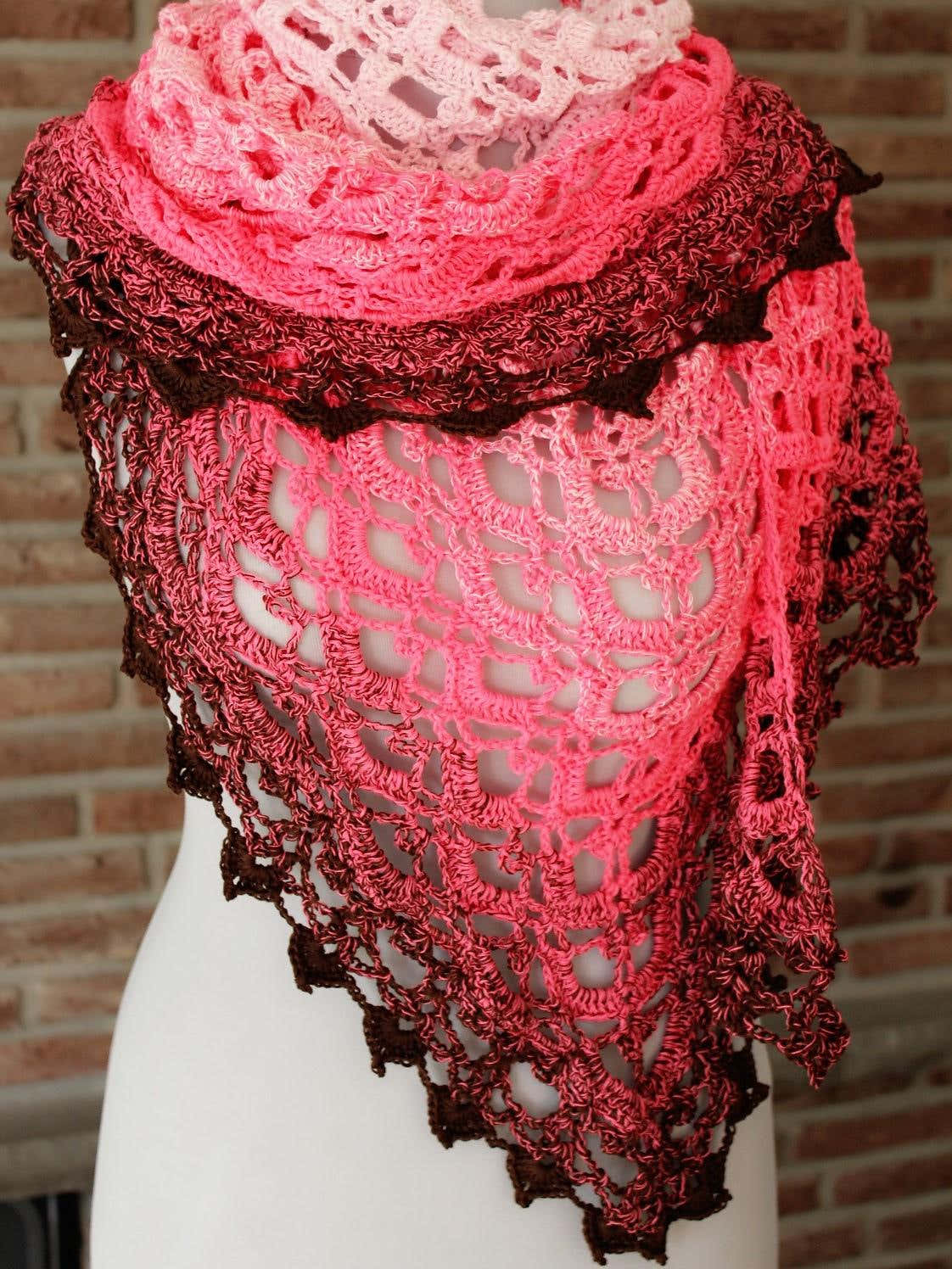 Triangular shawl "Cupcake"
