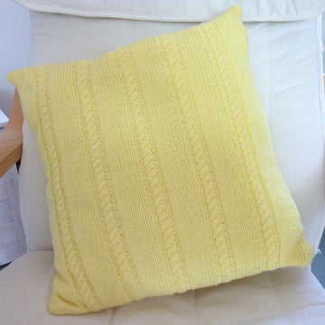 Cabled cushion cover