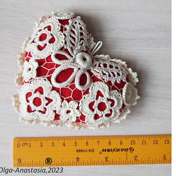 Pillow for needles heart with Irish lace