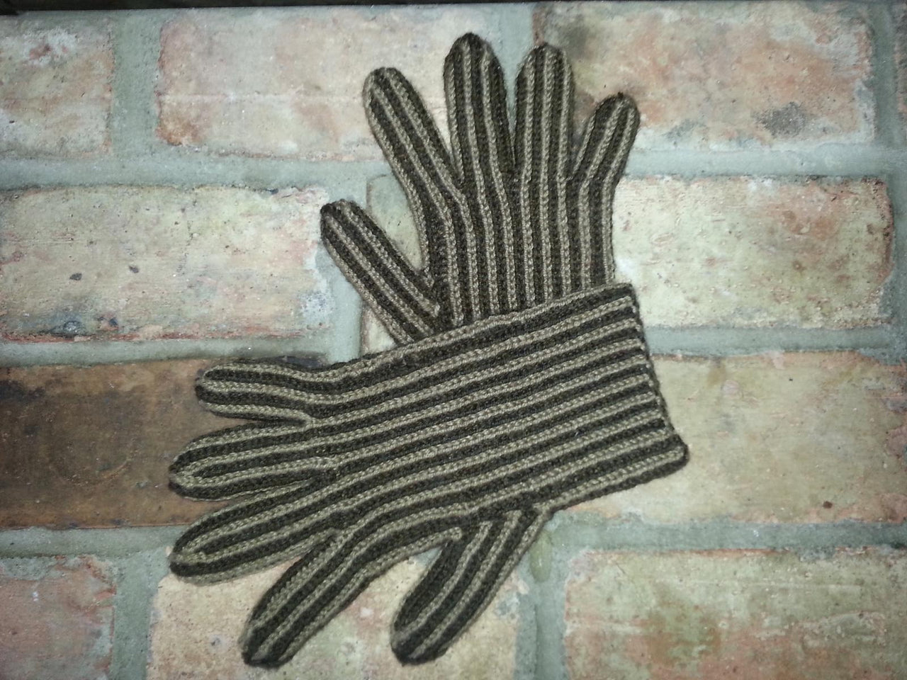 Men's Striped Gloves