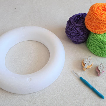 Halloween Crochet Wreath Pattern - Creepy Crawly