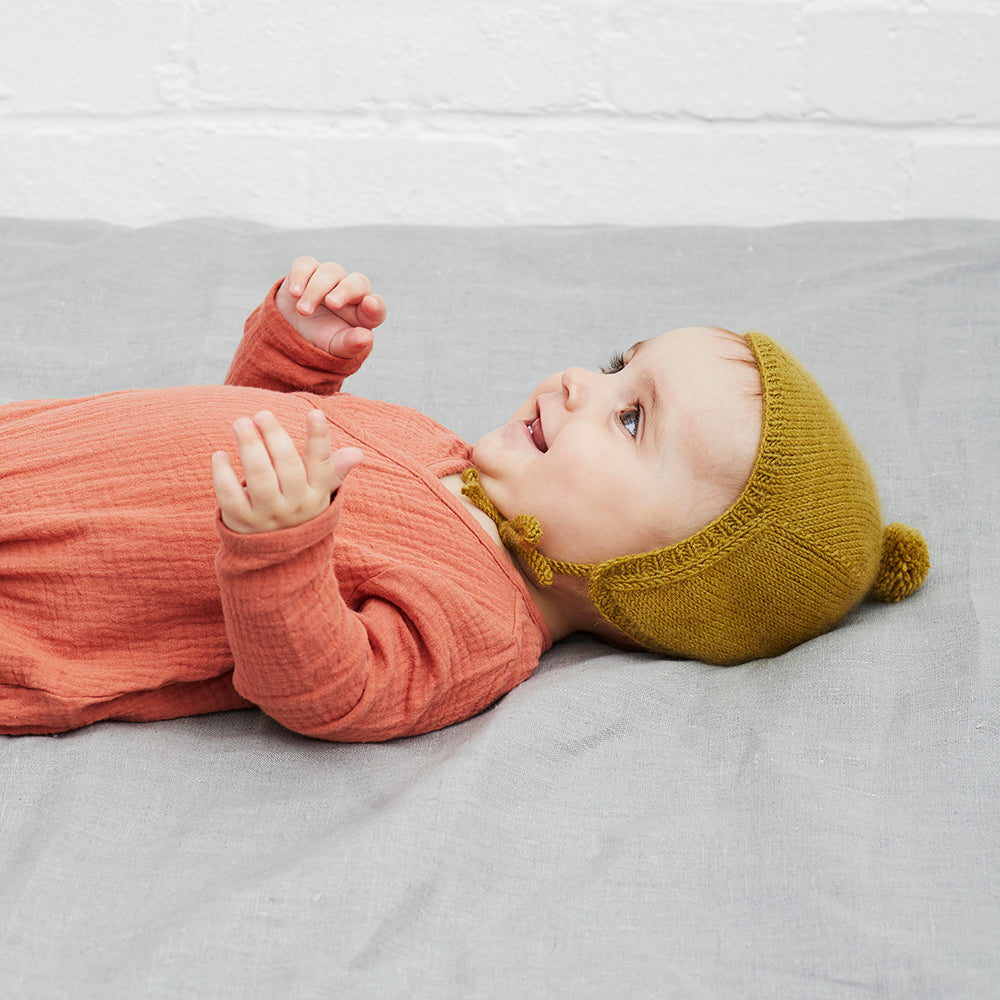 Lyra Bonnet & Socks - Knitting Pattern For Babies in Debbie Bliss Luna