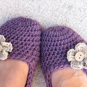 Slippers with small flower