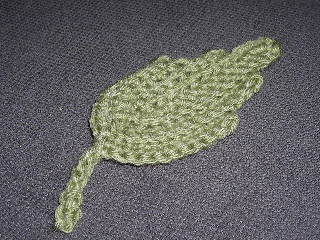 100 Flowers to Knit and Crochet
