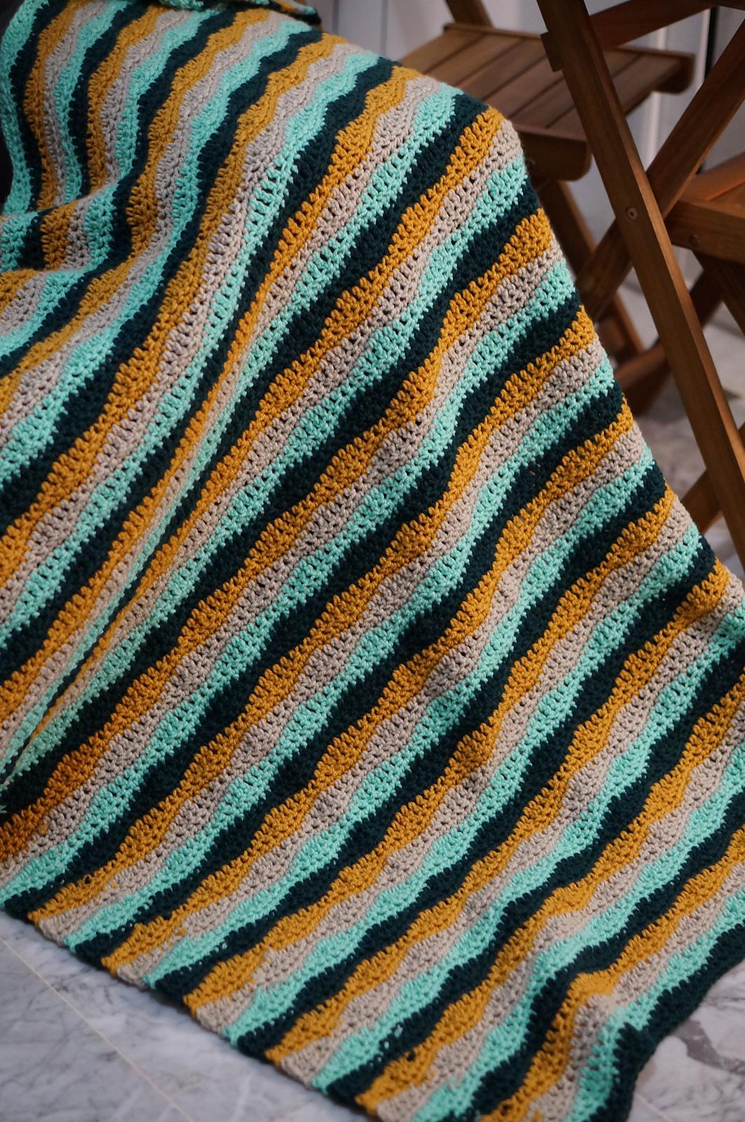 Wave stitch blanket