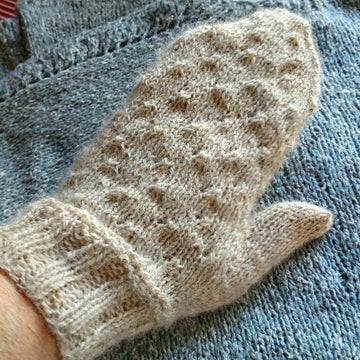 Eyelet Garden Mitten Duo