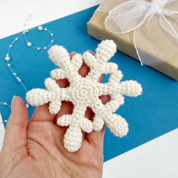 Crochet snowflake ornament pattern Christmas amigurumi hanging tree ornaments