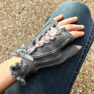 Laces mittens