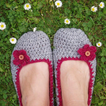 Slippers with small flower