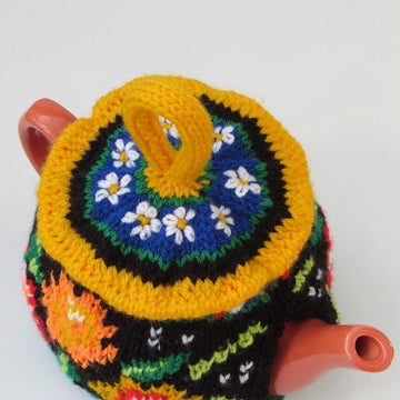 Canal roses tea cosy