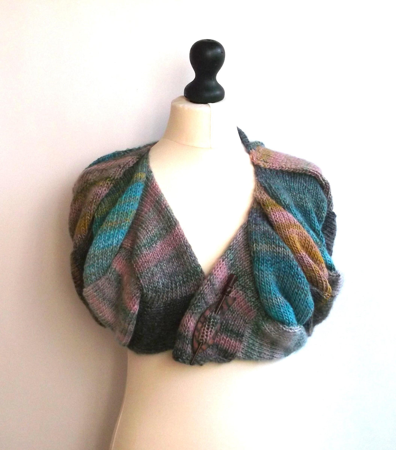 Entrelac shoulder hugger