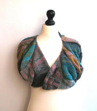 Entrelac shoulder hugger