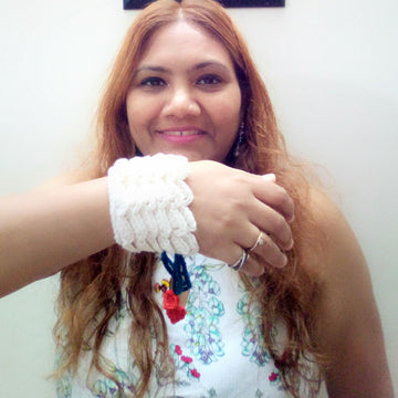 Romantic Ruffles Cuff Crochet Jewelry Pattern
