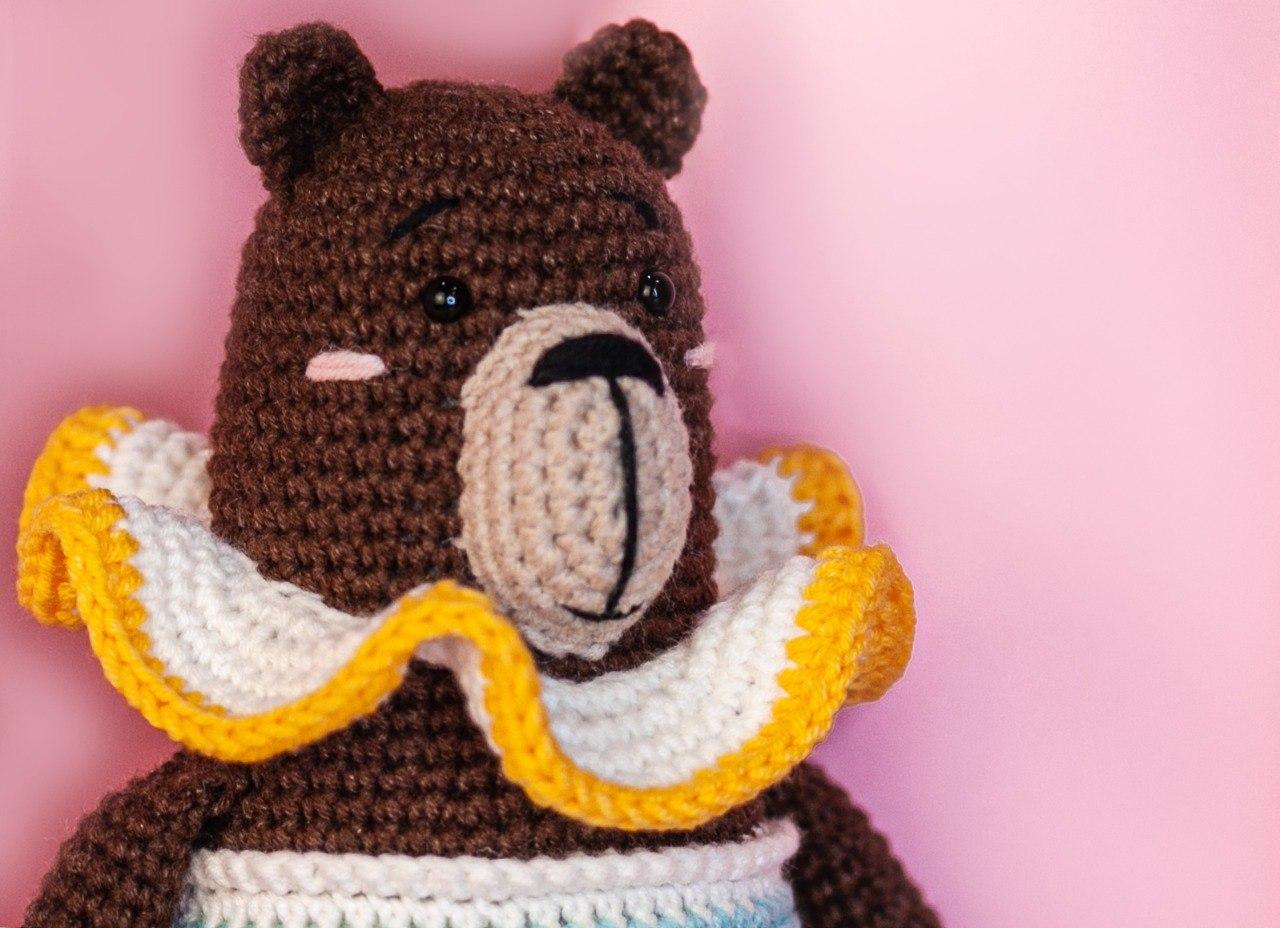 Circus Bear Crochet Pattern PDF – Amigurumi Teddy in Striped Romper