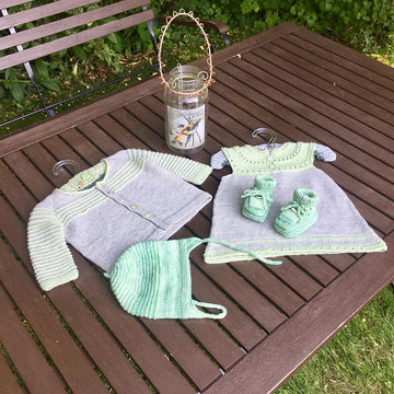 Babymützchen und Schühchen