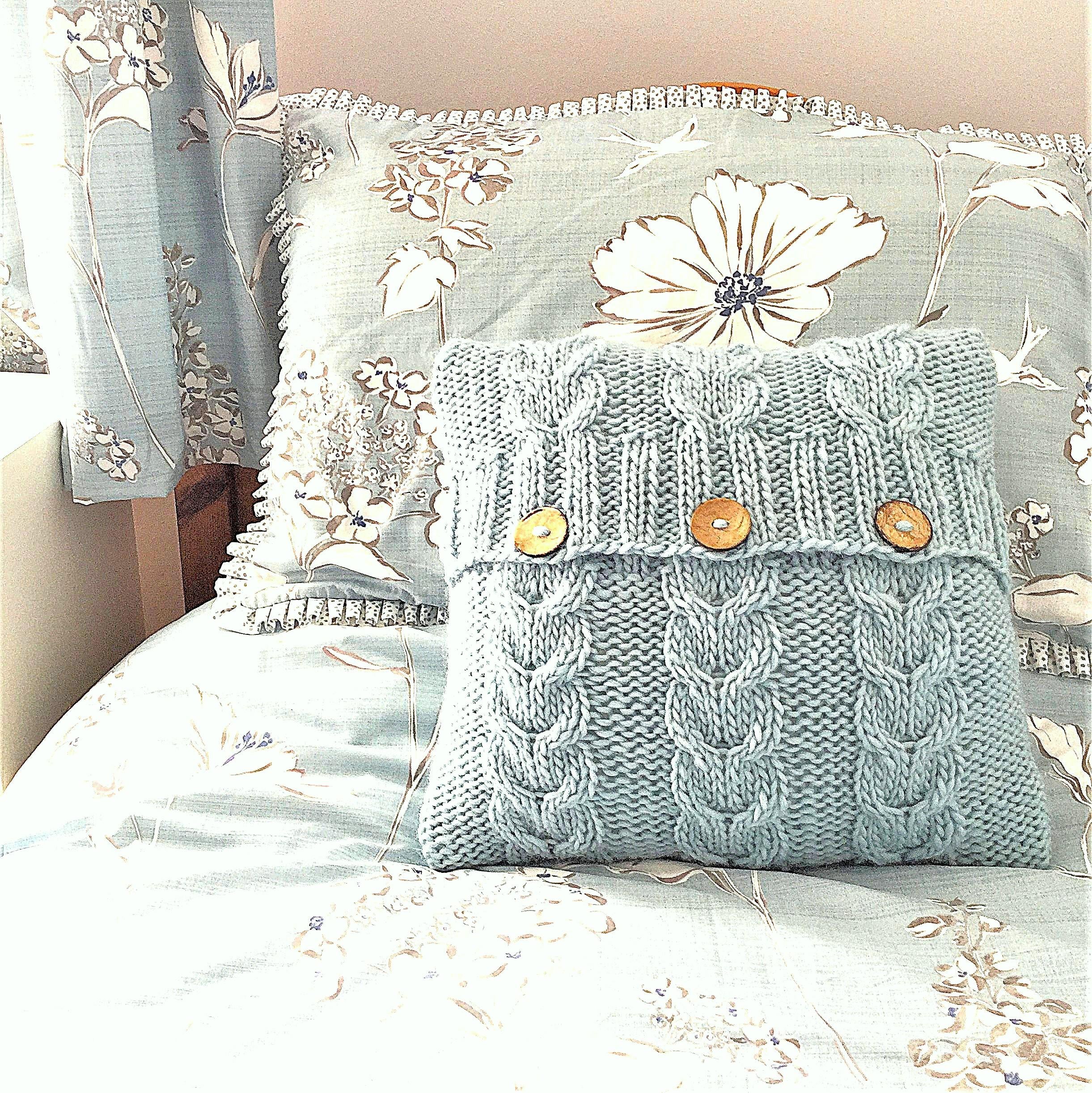 Heartstrings cushion cover