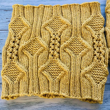 Diamonds and Lace Cowl
