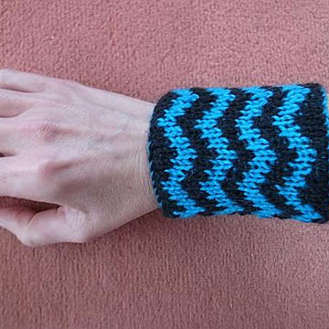 Reversible Zigzag wristlet