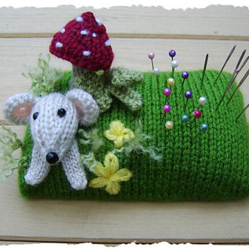 Mousey pin cushion