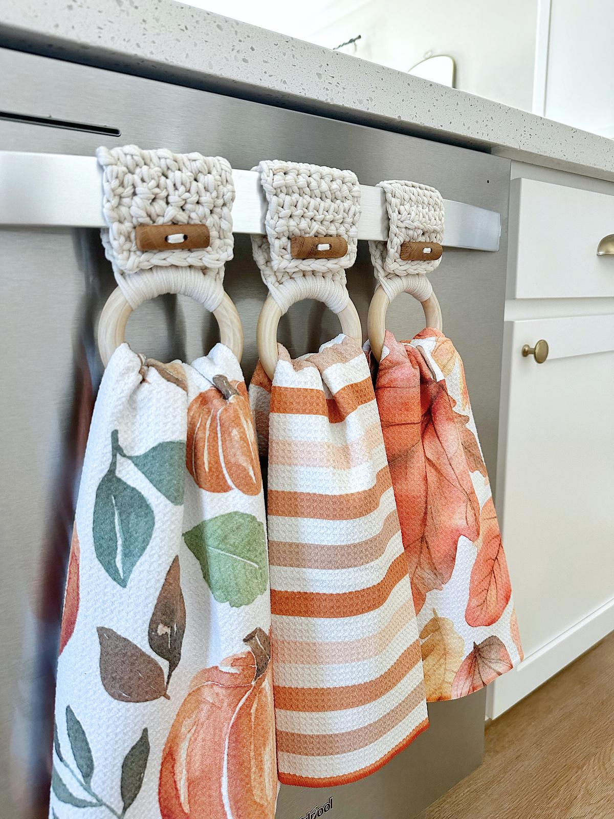 Button Closure Towel Holder 105