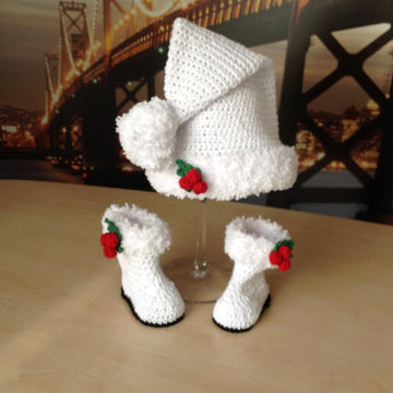 Santa Baby Bootie & Hat Set N 333