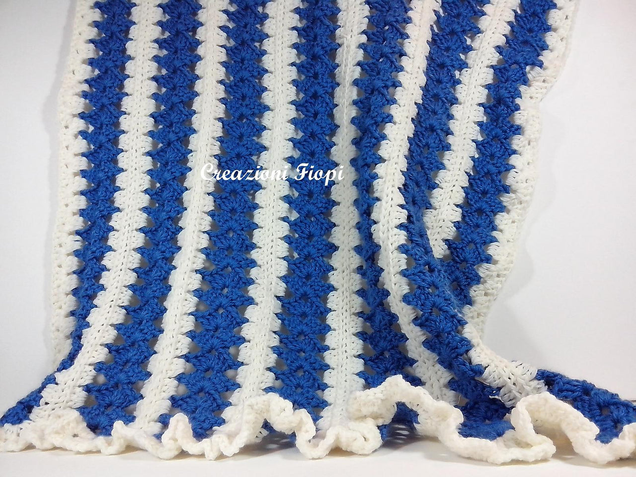 Baby Blanket Blue edge ruffled