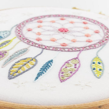 Un Chat Dans L'Aiguille Dreamcatcher Contemporary Printed Embroidery Kit