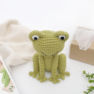 Crochet frog toy amigurumi pattern