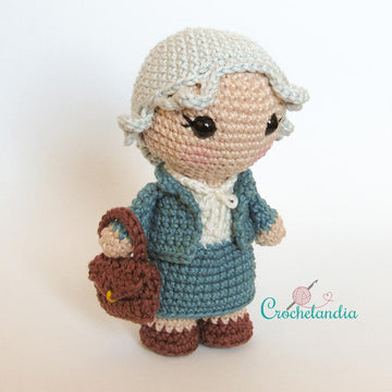 Miss Marple amigurumi doll - crochet pattern by Crochelandia