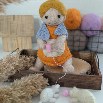 Granny knitting pattern and kitty