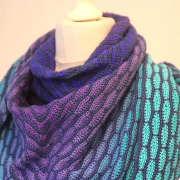 Triangular shawl "atlantis"