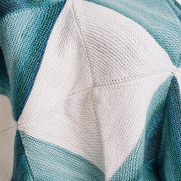 K877-Agatha Gradient Throw