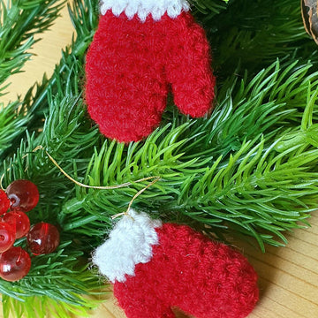 Mini Christmas mittens tree ornament