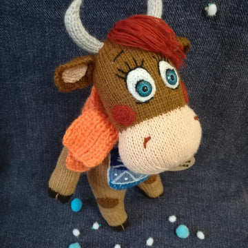 Toy Knitting Patterns - Knit a plush figurine of a cow, a farm animal