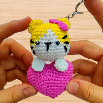 Crochet Cat & Heart Keychain – Amigurumi PDF Pattern + Video Tutorial