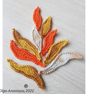 Leaves in three sizes in autumn crochet decor