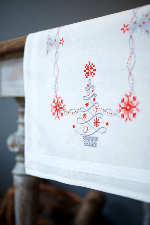 Vervaco Christmas Trees Table Runner Kit (40 x 100 cm) - 40 x 100cm
