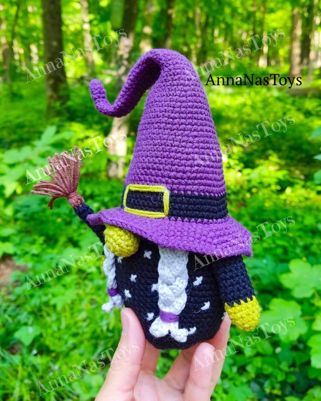 Witch with a green nose