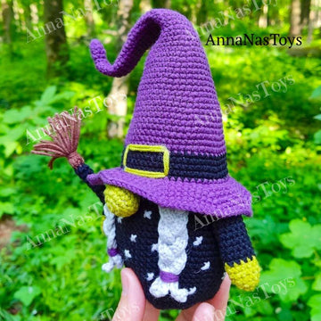 Witch with a green nose