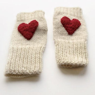 Fingerless gloves with heart