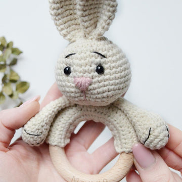 Crocht bunny baby rattle amigurrumi pattern