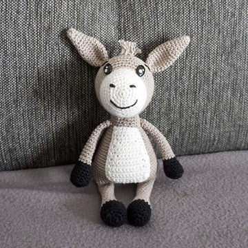 Crochet Pattern for the Pretty Donkey Valentin!