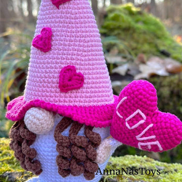 Gnome Valentinka with legs